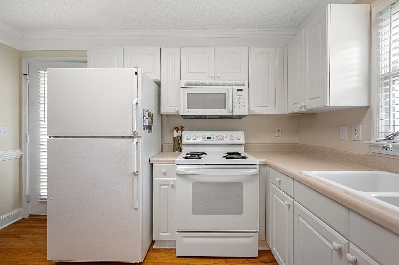 Full-size fridge, stove, dishwasher and microwave.
New single serve coffee maker/tea machine will be provided.