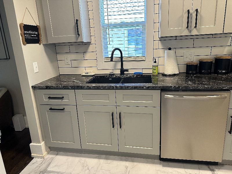 Includes a dishwasher, so you aren't stuck doing dishes everyday!