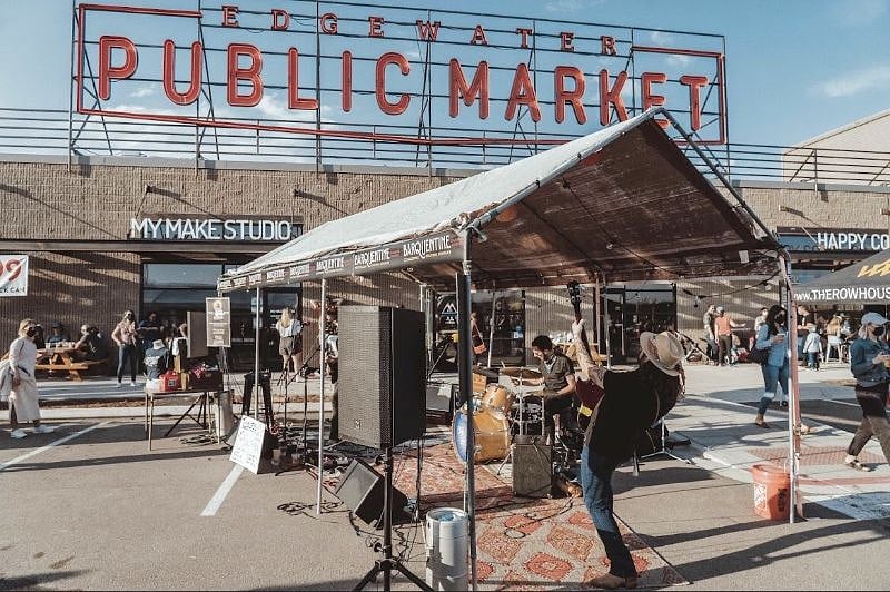 1.5 miles to Edgewater Public Market - Over 20 restaurants, two bars/brewery and a rooftop!
