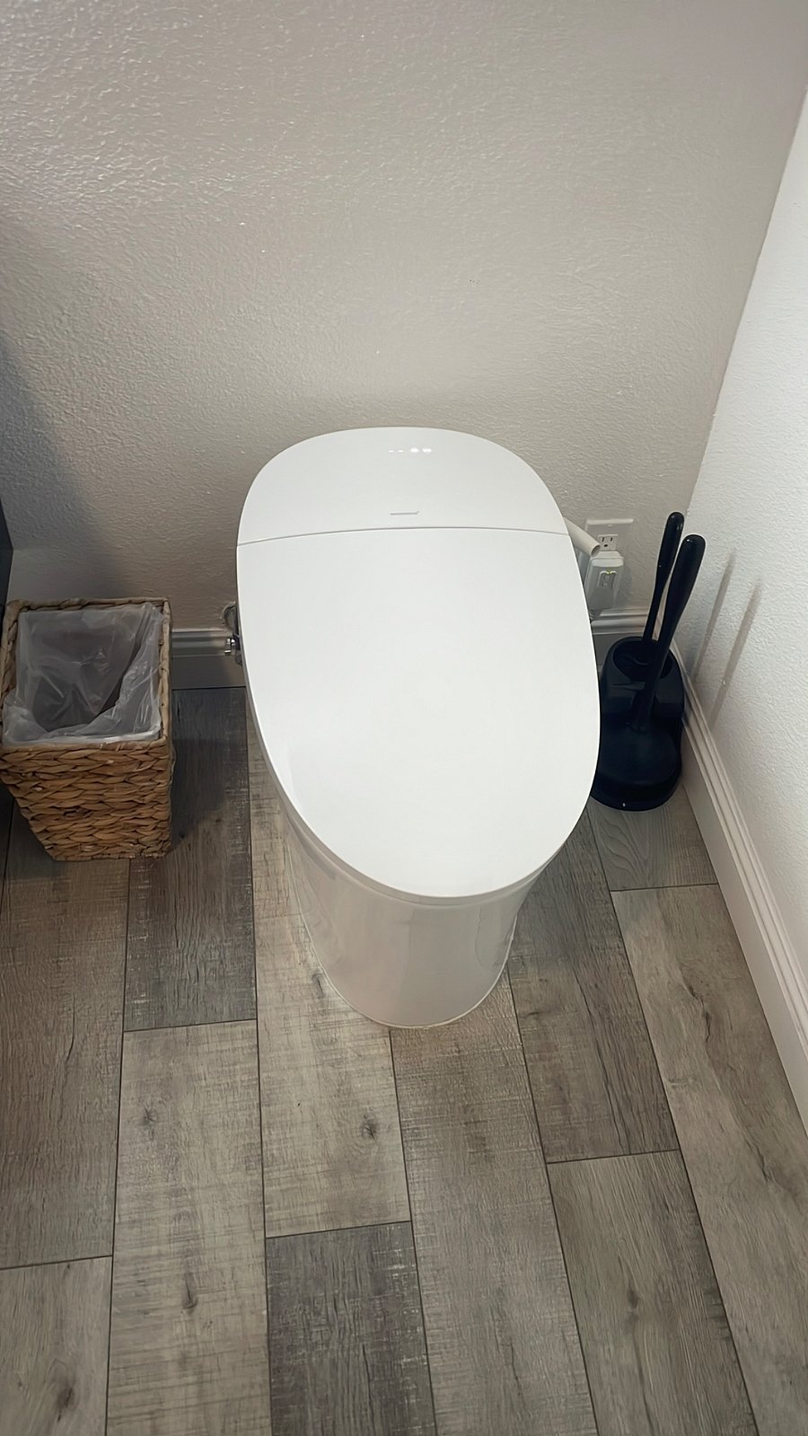 Japanese toilet/bidet with heated seat/night light/self cleaning / fan