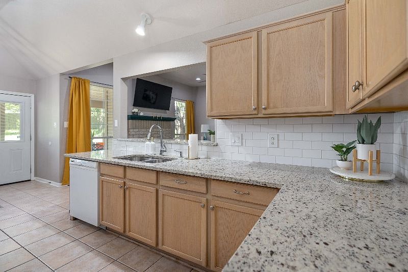 Furnished Finder property 566758_1 photo 6