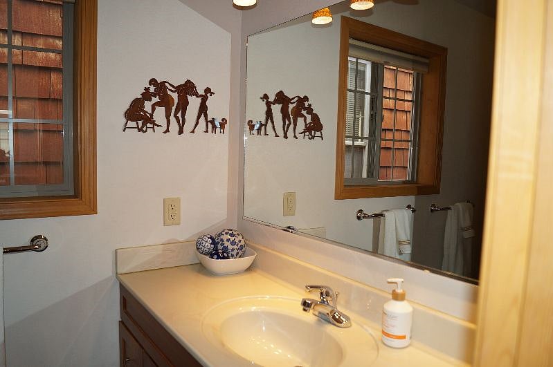 Bathroom vanity