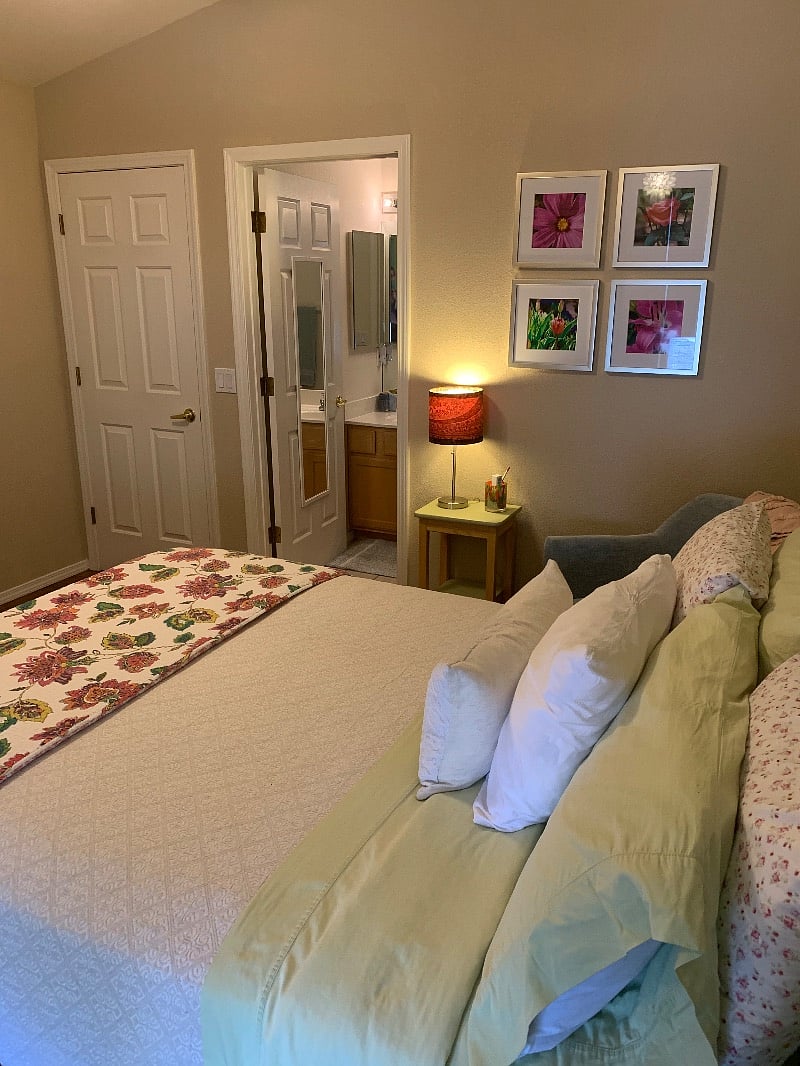 Super comfy queen sized bed. 