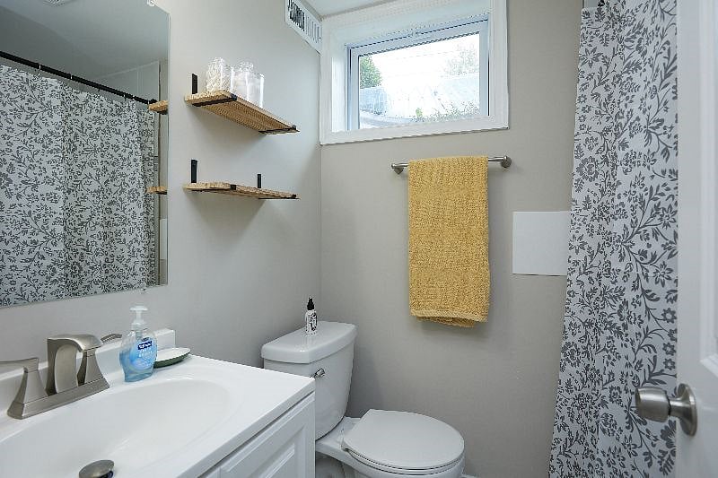 Main bathroom