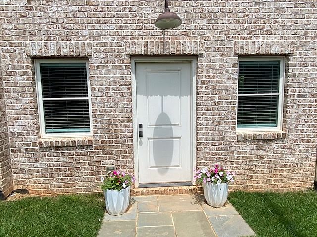 Exterior Private
Entrance