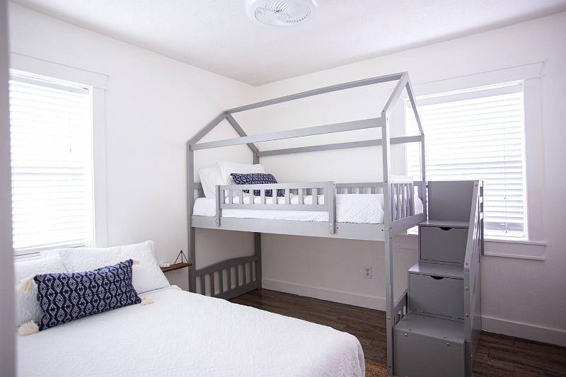 Bedroom 2: Full & Twin