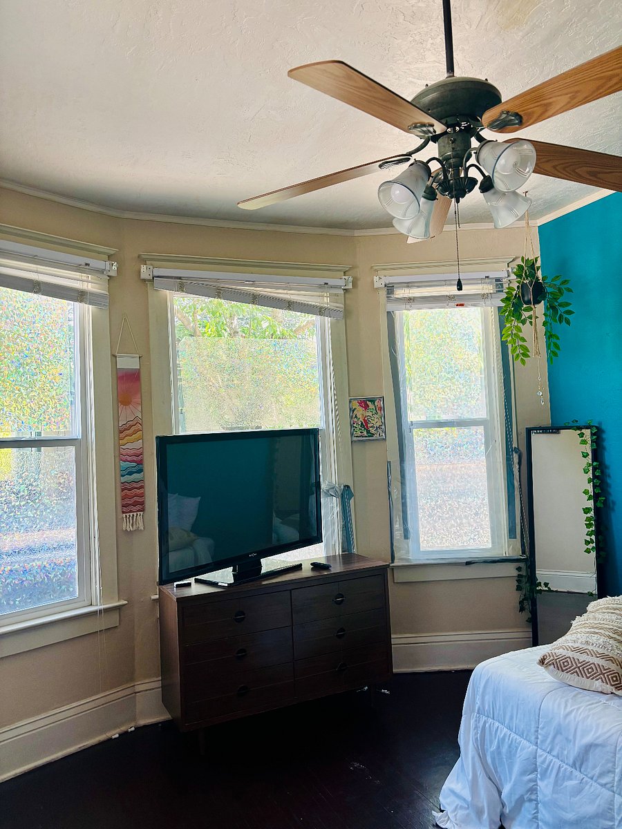 Dresser & smart Tv