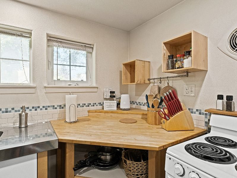 Furnished Finder property 567009_1 photo 6