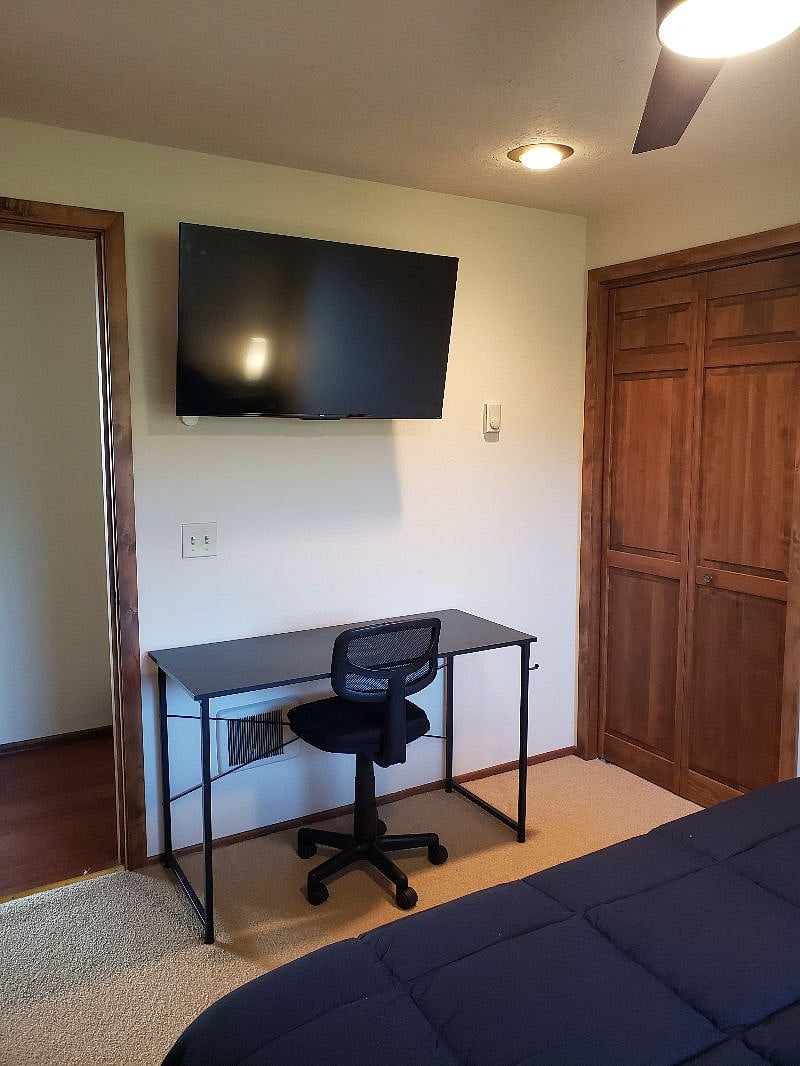 Dedicated work space or dresser can be placed here.