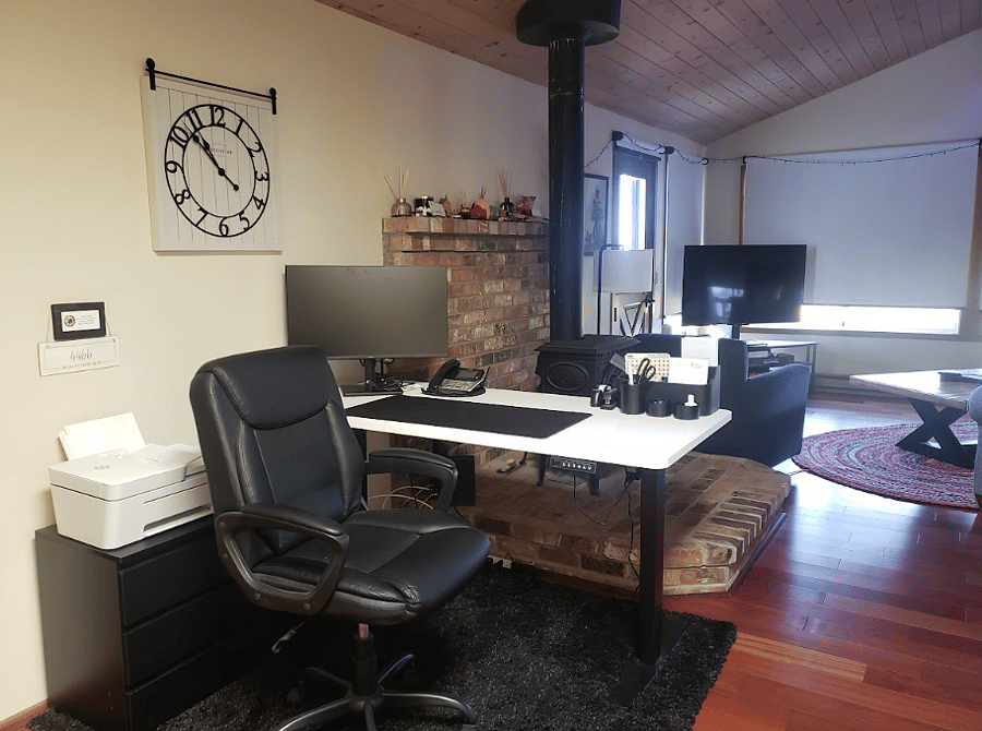 Monitor, large mouse pad and hdmi cable provided.Printer and landline telephone also provided plus miscellaneous office supplies to make working from home a breeze.