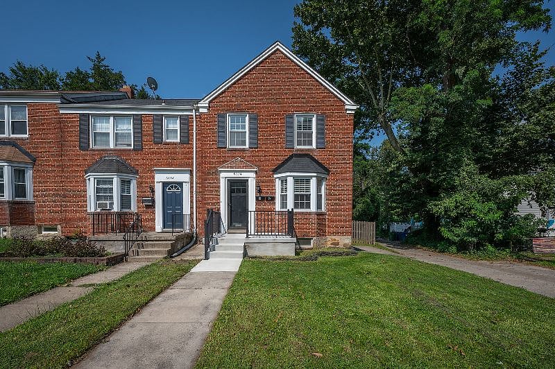 Newly renovated front porch with new railing.