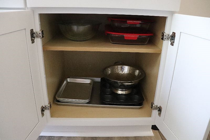 Pyrex glass casserole dishes with lids for easy storage. 