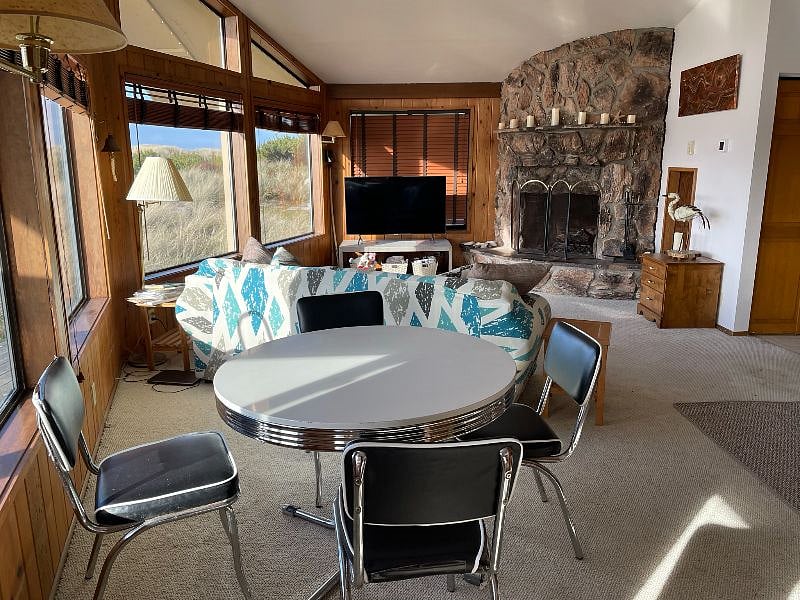 Great open living space with beautiful working fireplace!