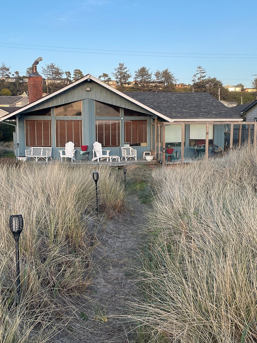 Walkway from the beach! Check out the enclosed deck area!