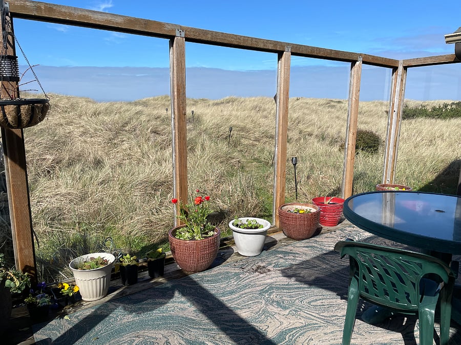 Enclosed deck facing the ocean