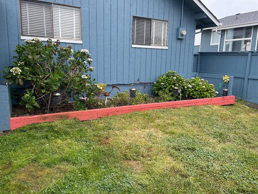 Fenced front yard area