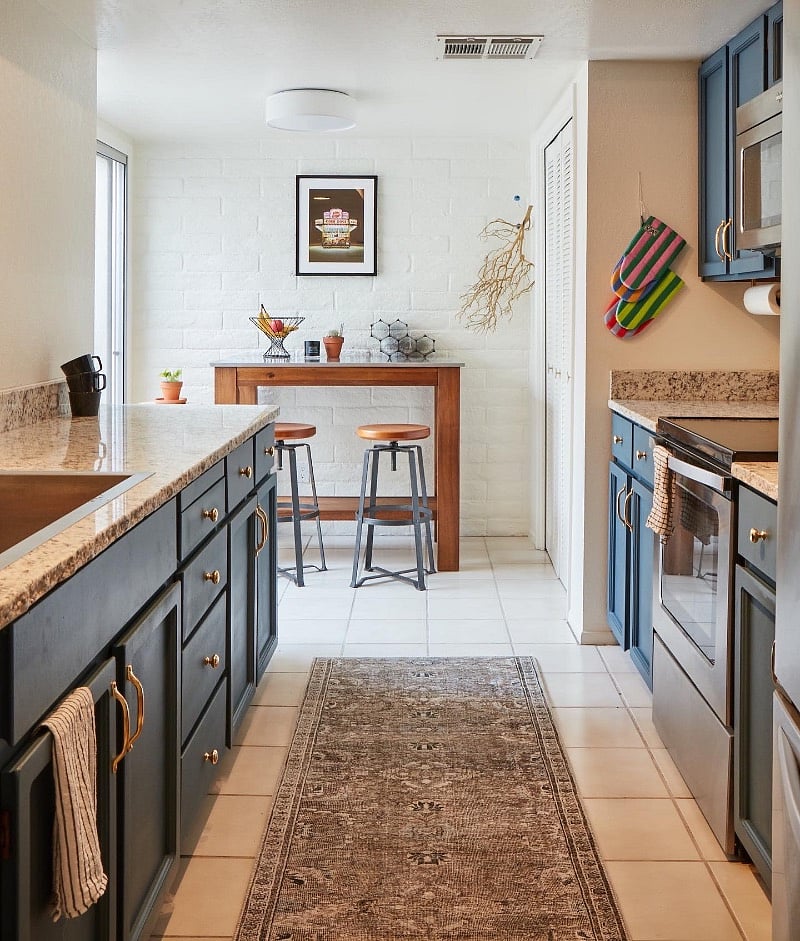Full kitchen
