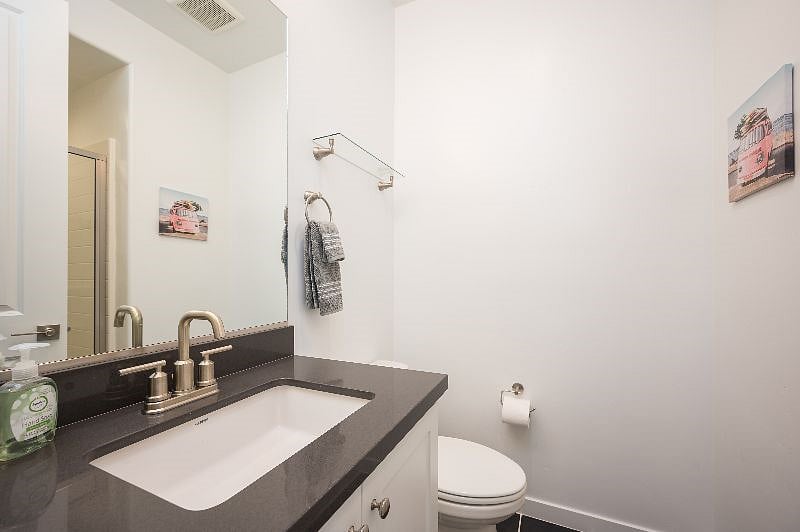 Downstairs ensuite bath