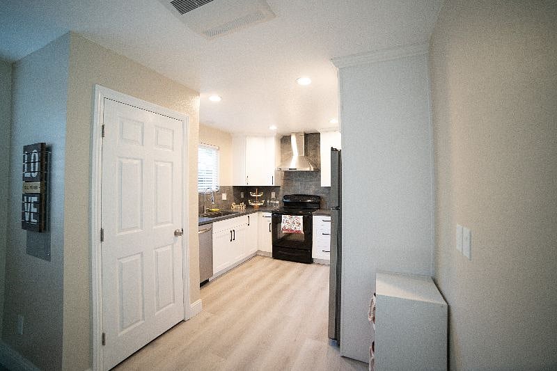 Furnished Finder property 567230_1 photo 27