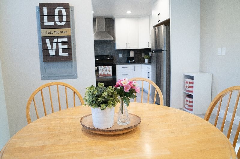 Kitchen dining table & chairs