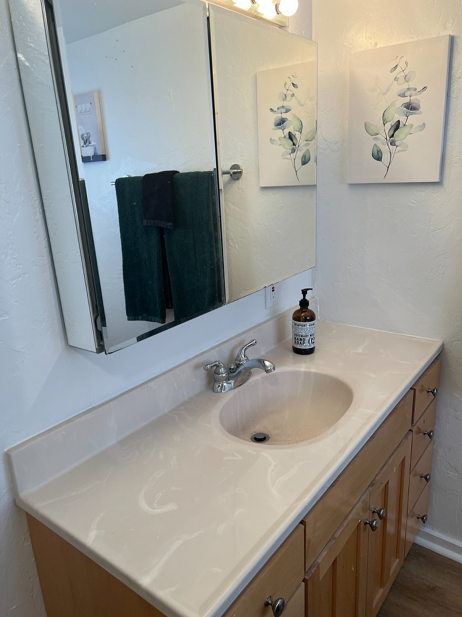 Bathroom vanity
