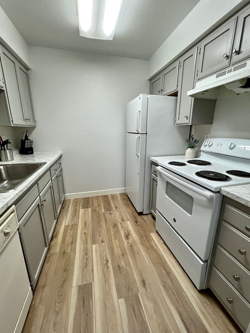 Unit G kitchen