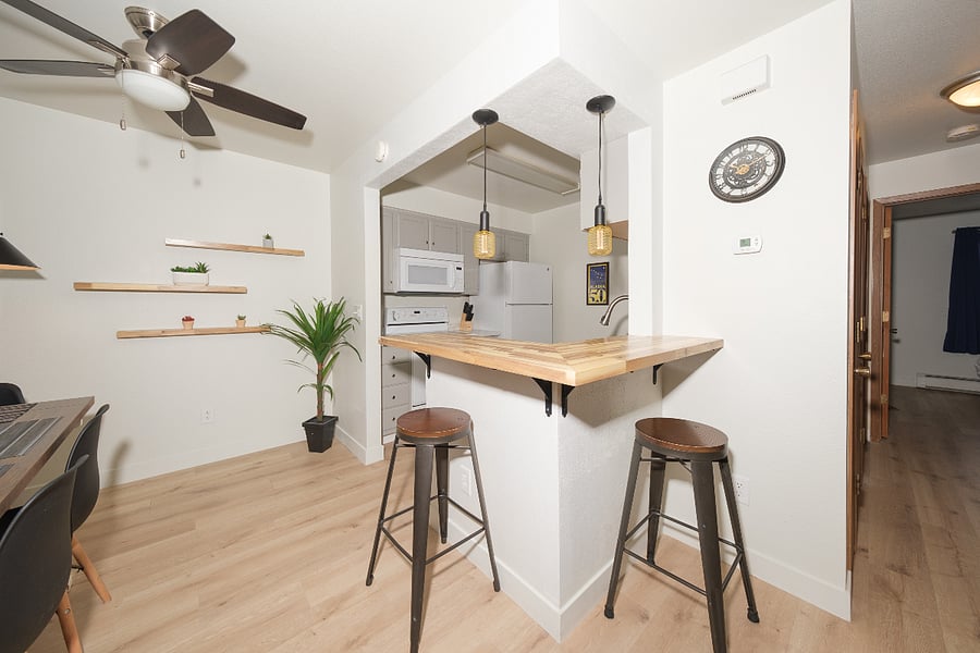 Unit G breakfast bar