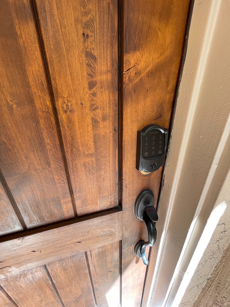 Self check-in lock pad