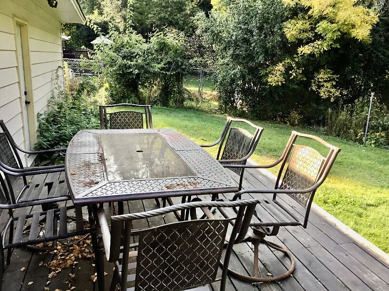 Ground level deck to enjoy your BBQ's