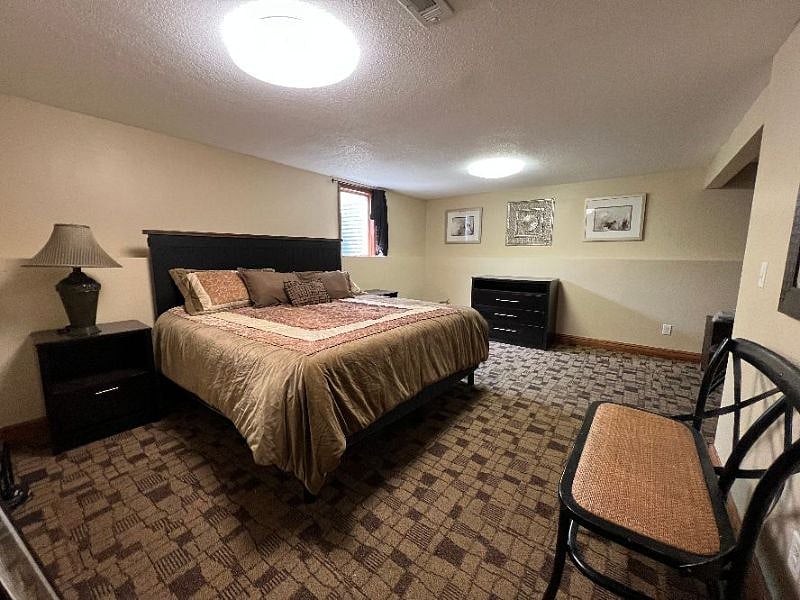 Large King sized bedroom in 4th level