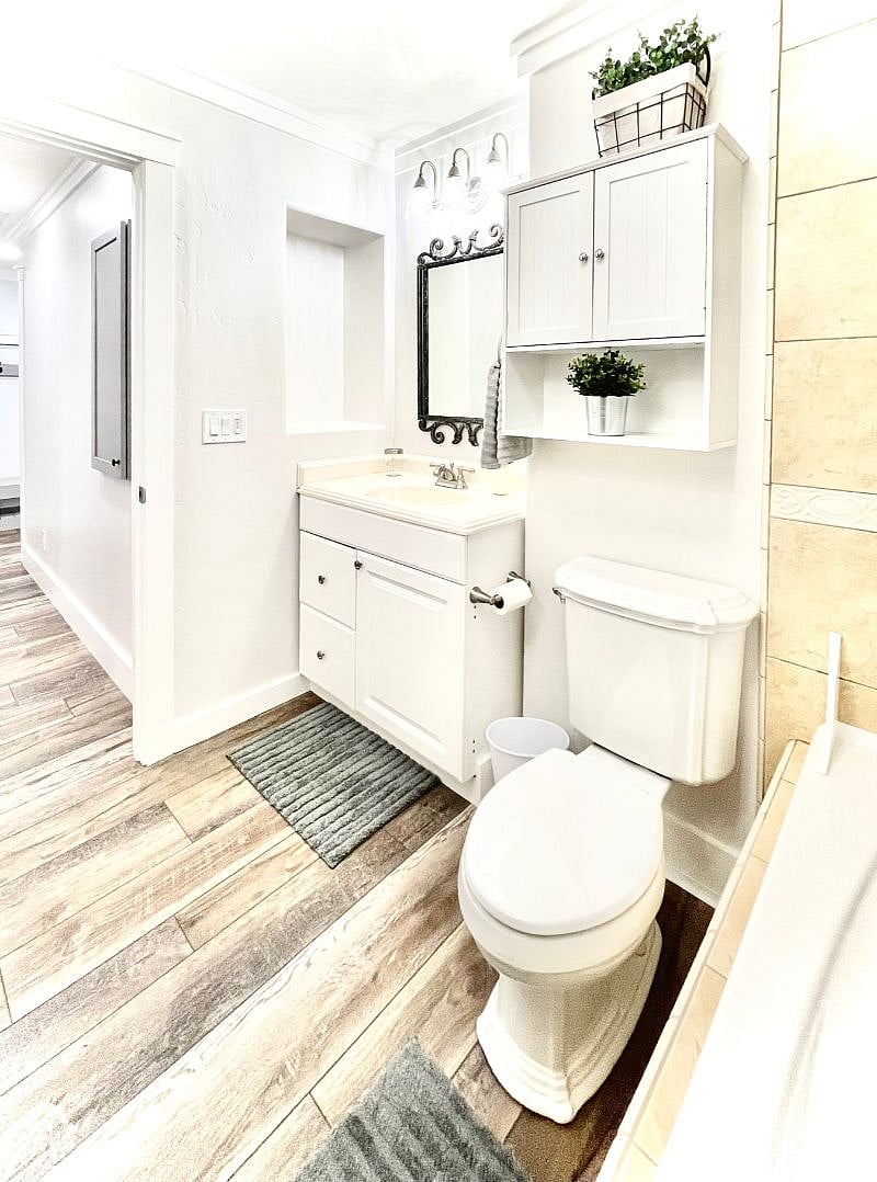 Upstairs full bathroom with plenty of storage
