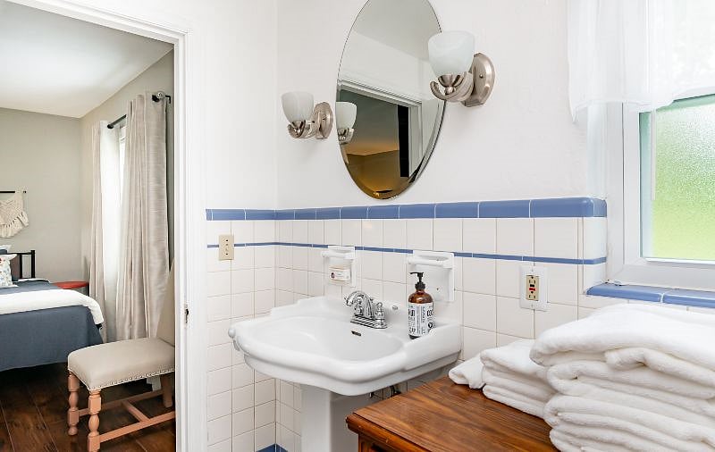 Bath Bedroom #4