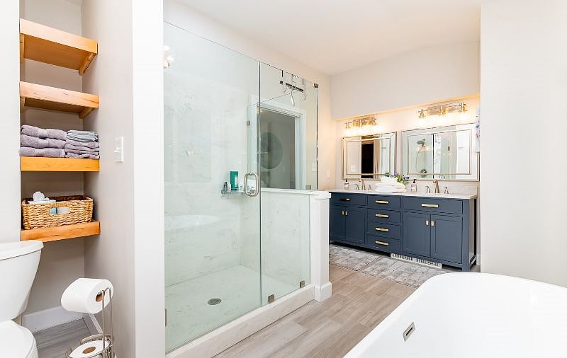 Master bedroom bathroom