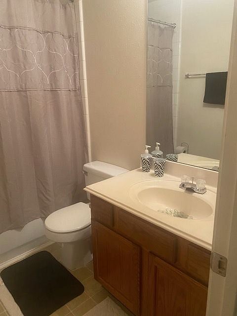 Upstairs Bathroom shared 