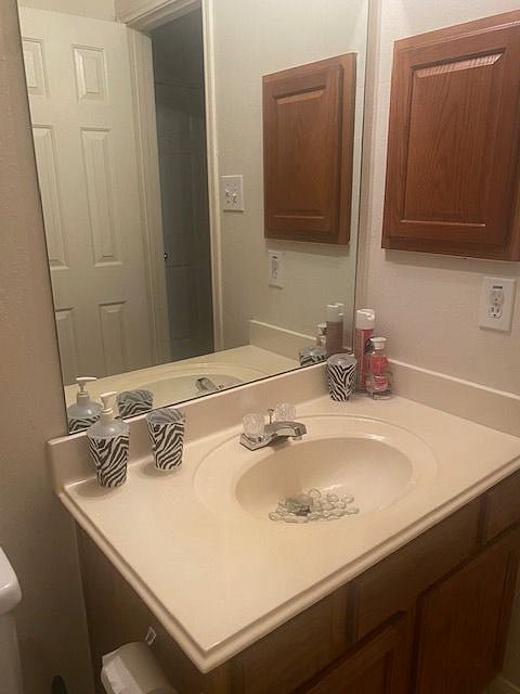 Upstairs Bathroom shared up