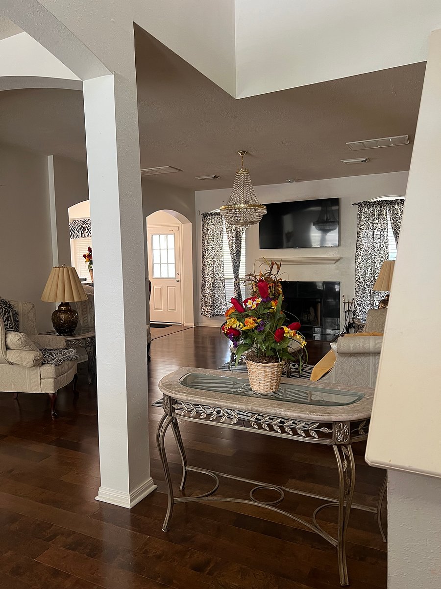 Formal Sitting Area 