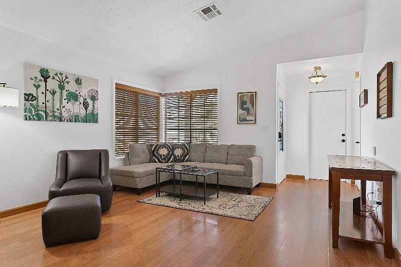 Furnished Finder property 567984_1 photo 4