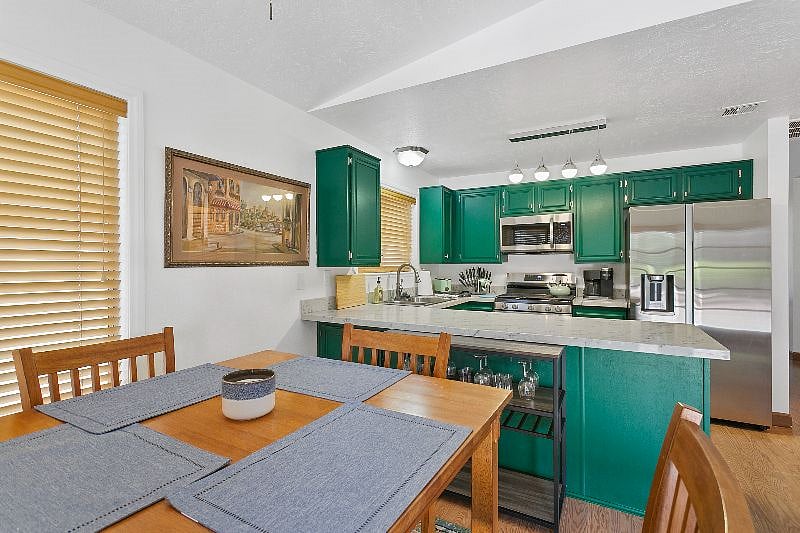 Furnished Finder property 567984_1 photo 12