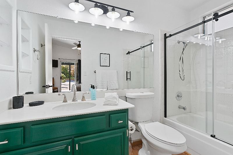 Large bathroom connected to the King master bedroom.