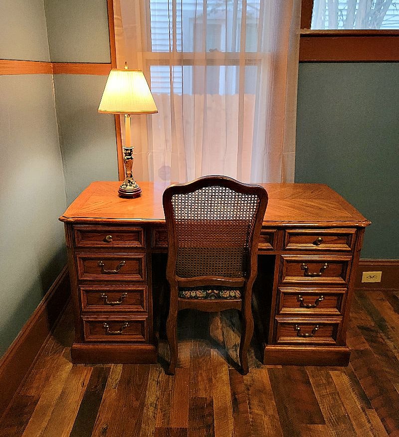 Writing/work desk for your laptop