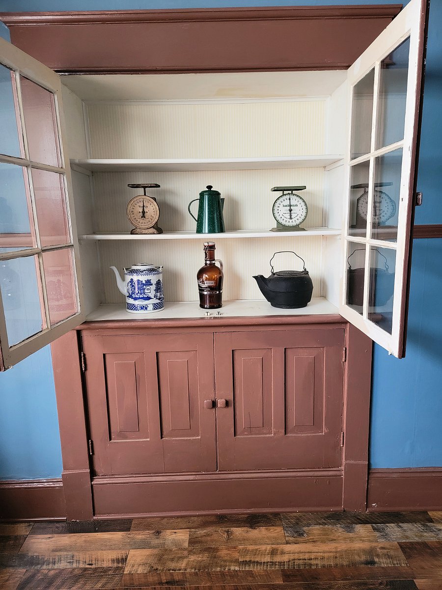 Built-in show cabinet with antique collection