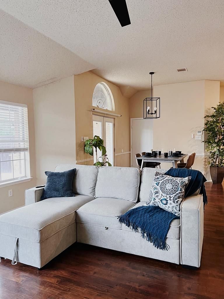 Furnished Finder property 568005_1 photo 2
