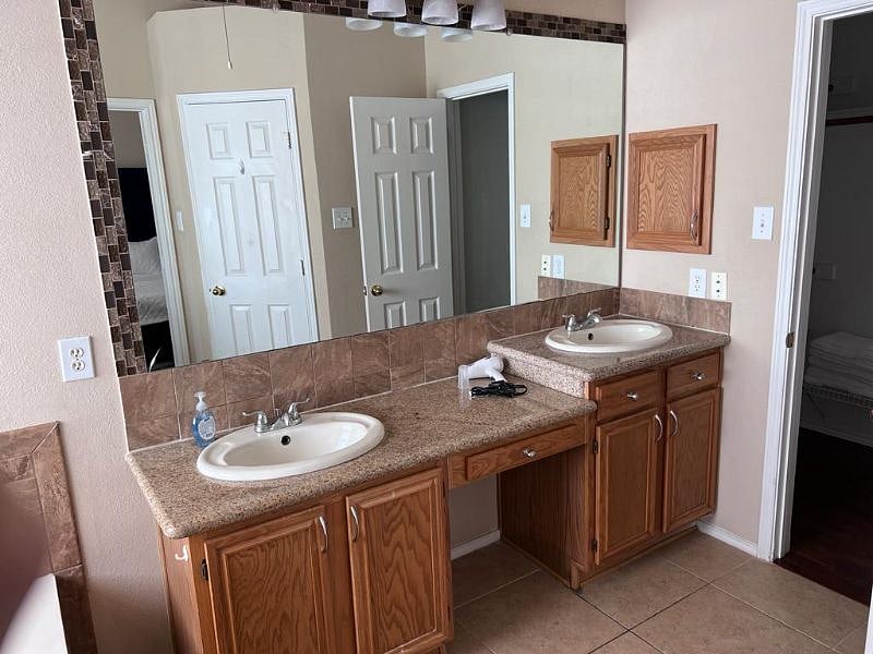 Furnished Finder property 568005_1 photo 25
