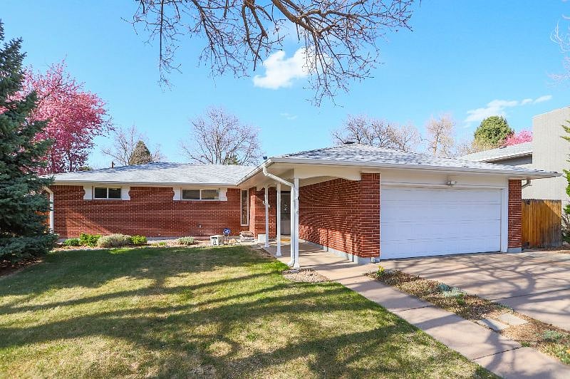 Front yard, 2 car attached garage with remote access and driveway and street parking available