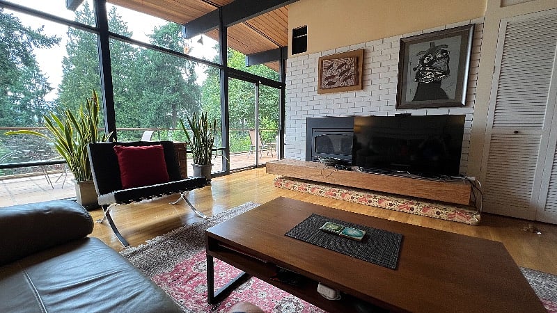 Living Room. Smart TV, wifi.