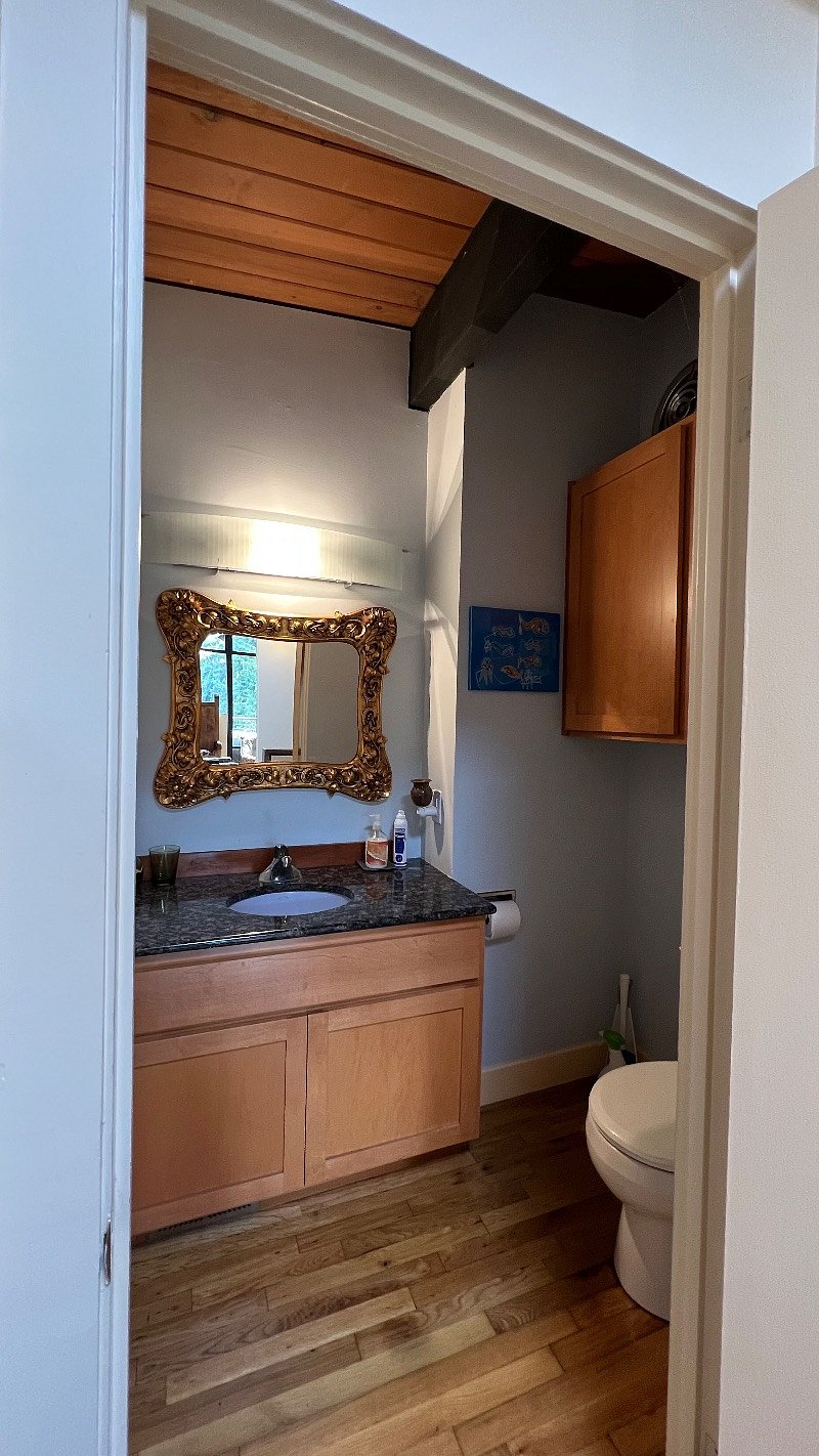 main floor bathroom/sink/toilet