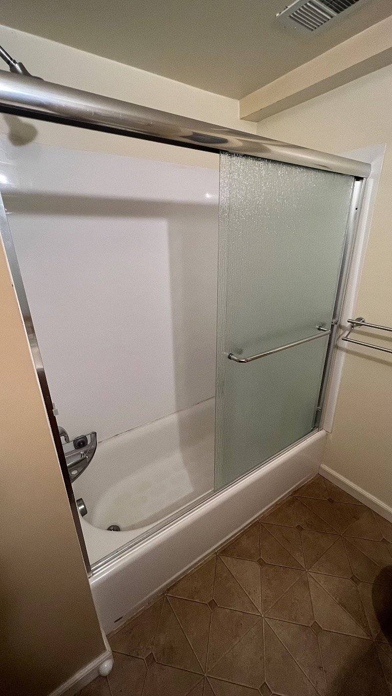 Downstairs bathroom, sink/toilet/shower/bath