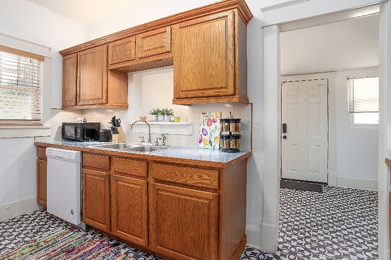Furnished Finder property 568106_1 photo 12