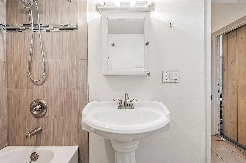 Furnished Finder property 568110_1 photo 6