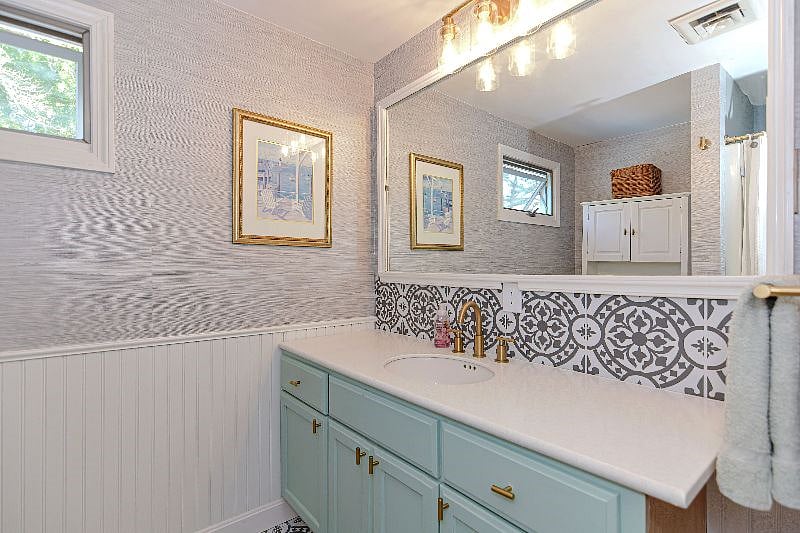 Upstairs Full Bath #2